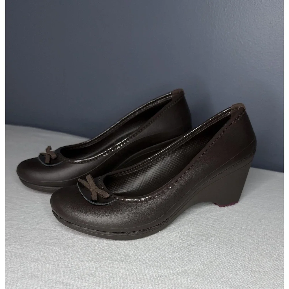 Crocs Shoes Womens 7 Brown Bow Wedge Pump Comfort Lightweight Slip On Heels